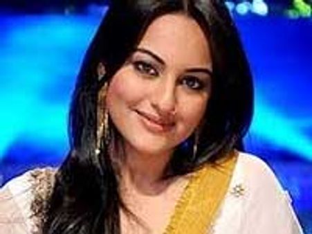 Sonakshi turning seductive girl in Joker!