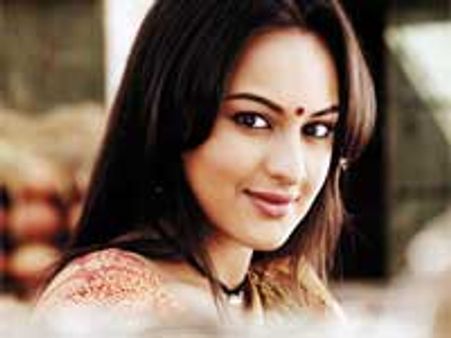 Sonakshi sheds her gaon ki gori image