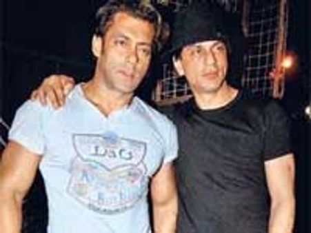 Shahrukh, Salman avoid bumping into each other