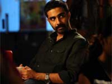 Nadunissi Naaygal is not Sigappu Rojakkal