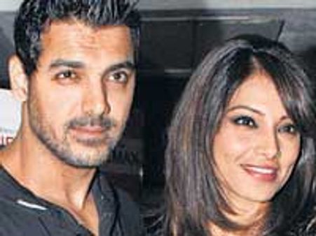 John-Bipasha get cosy in public
