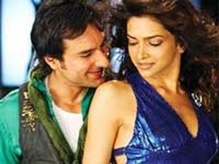 No intimate scene between Saif-Deepika in Aarakshan
