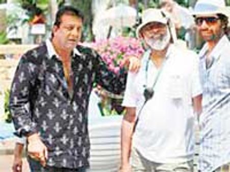 Sanjay Dutt shoots despite injury