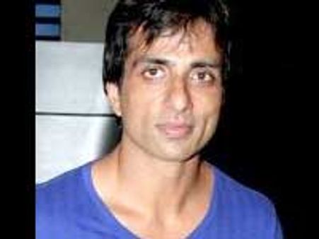Sonu Sood to play baddie in Rajinikanth's Rana