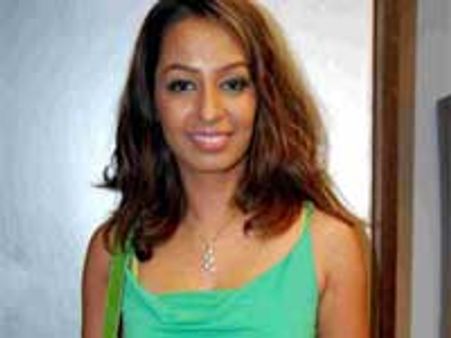 Krishana reacts to Kashmira's boob show