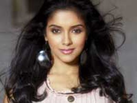 Asin Thottumkal eats an insect