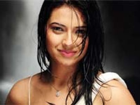 Isha Chawla to pair Ram Charan Teja