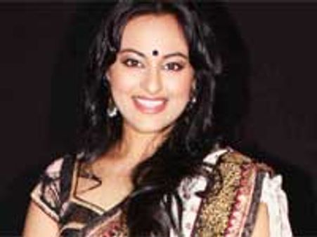 Sonakshi Sinha accepts Kamal Hassan's film