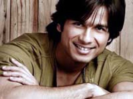 Shahid Kapoor shedding boyish image again