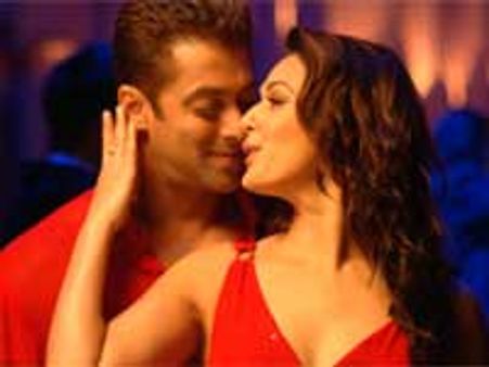 Salman to make world record on tearing T-Shirts