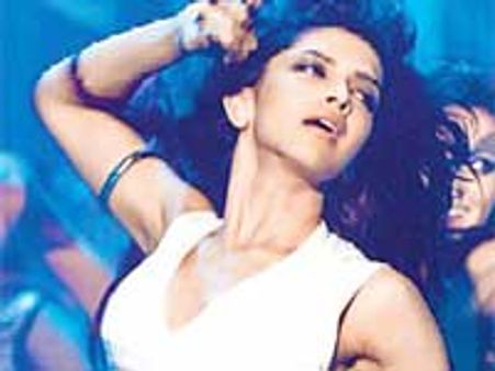 Dum Maaro Dum effect: Deepika receive skirts as gift