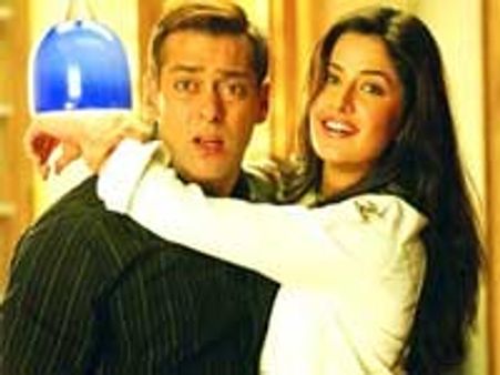 Katrina Kaif trying to woo Salman back?