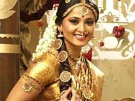 Anushka plays Mahesh Babu-Aarya's sister in Ponniyin Selvan