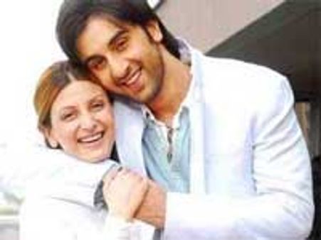 Ranbir Kapoor becomes a proud uncle