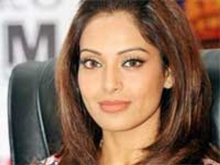 Bipasha Basu thrown out of Murder 2?