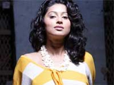 Sneha forays into Bollywood