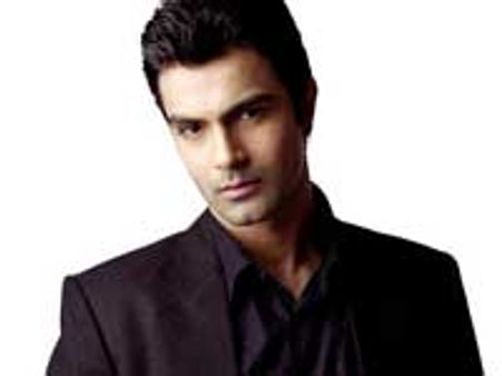 Ashmit Patel to have Indian flags painted on his body
