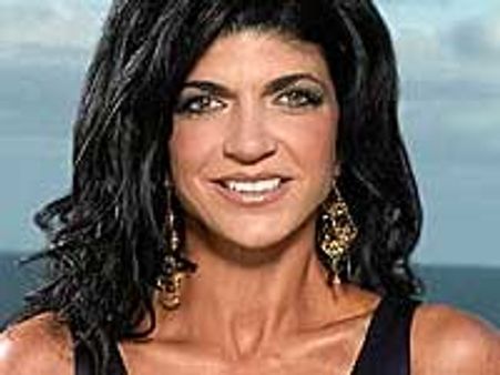 New Jersey Housewife punched in face in bar brawl