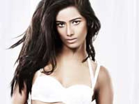 3 days to go for Poonam Pandey to strip