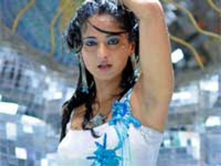 Anushka Shetty to star in Dabangg Tamil version