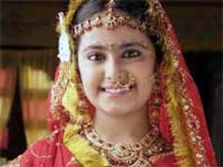 Balika Vadhu writer launches her own novel