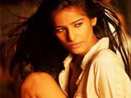 Poonam Pandey dumps comedy show for KKK 4