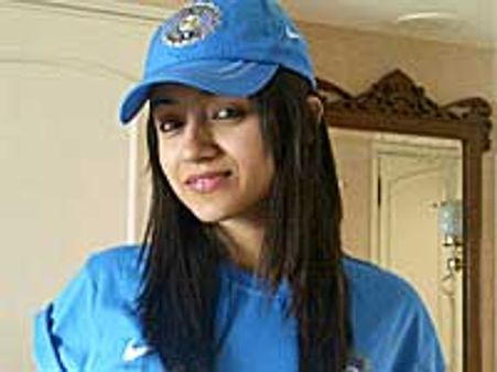 Trisha to star in Band Baaja Baaraat remake