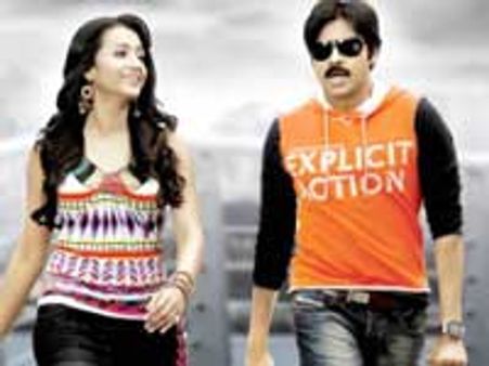 Teen Maar – Movie Review