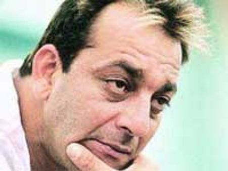 Sanjay Dutt continues to shoot despite injury