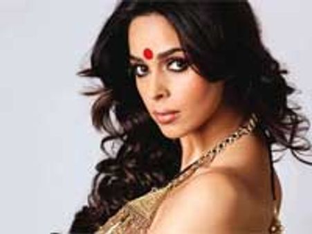 Mallika suggests kiss scene with Munnabhai