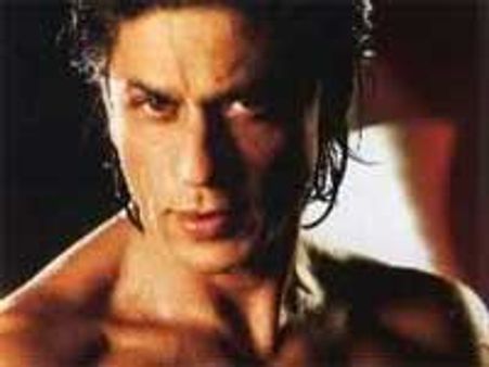 Shahrukh inspired by Poonam Pandey, to go shirtless