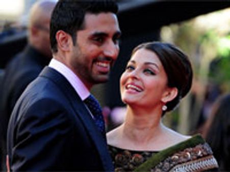 Abhishek-Aishwarya Bachchan still a romantic couple