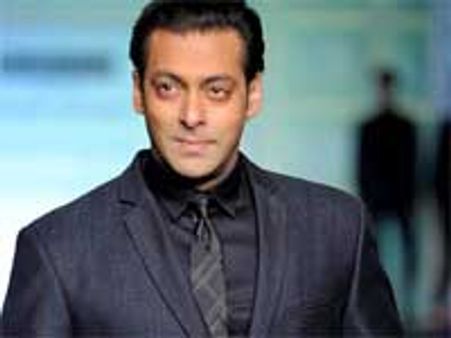 Salman Khan felicitates film city workers