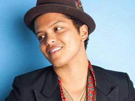 Bruno Mars brings his dog on 'American Idol'