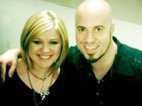 Kelly Clarkson records a duet with Chris Daughtry
