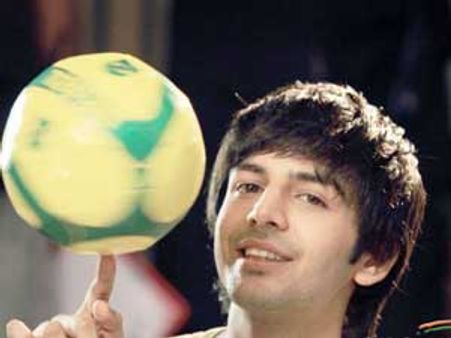 Pyaar Ka Punchnama's lead discovered on Facebook