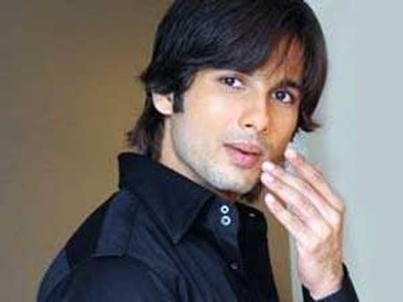 Shahid Kapoor pitted against Ajay Devgn