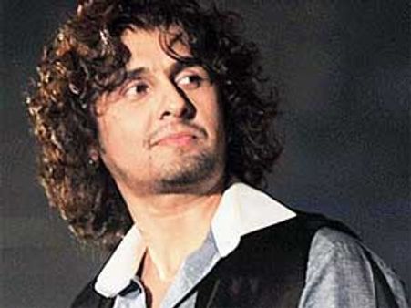 Sonu Nigam's car rammed by fans