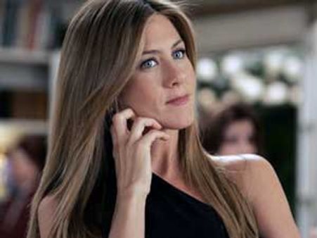 Jennifer Aniston strips in Horrible Bosses trailer