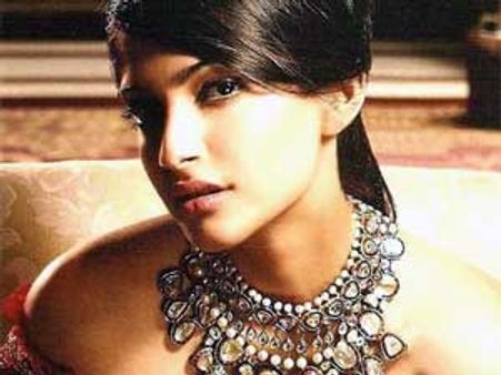 Sonam Kapoor to showcase Indian attire at Cannes