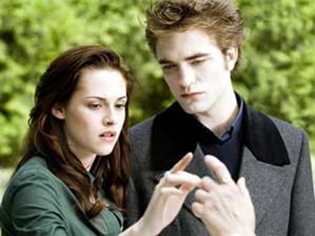 Robert Pattinson celebrates birthday with Kristen