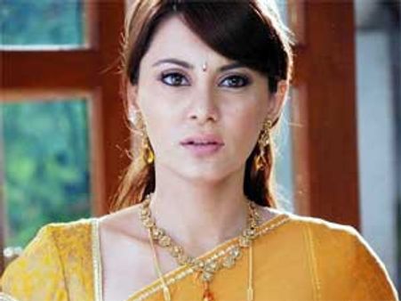 Minissha Lamba detained at Mumbai airport