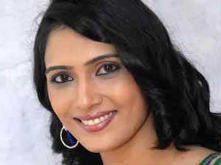 TV actress arrested for manhandling traffic cop