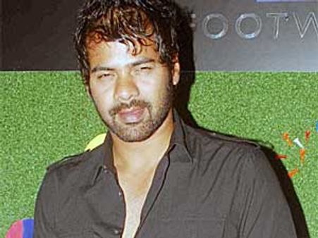 Shabbir Ahluwalia replaces Mishal Raheja in LTL