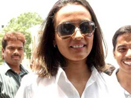 Mahesh Babu's wife files case against glass trader