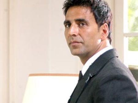 No Controversies Please: Akshay Kumar