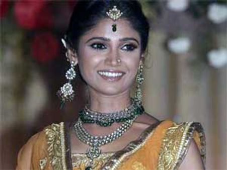 Dolly Bindra turns sister on Ratan Ka Rishta