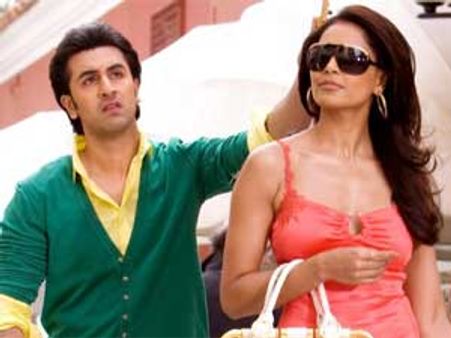 Bipasha gets close to Ranbir