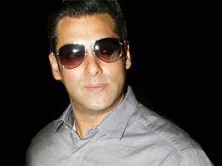 Salman wishes Shahrukh goodluck!