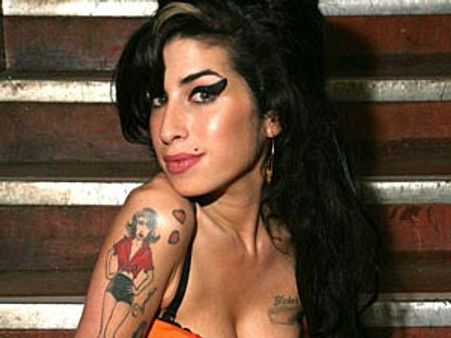 Amy Winehouse checks out of rehabilitation centre